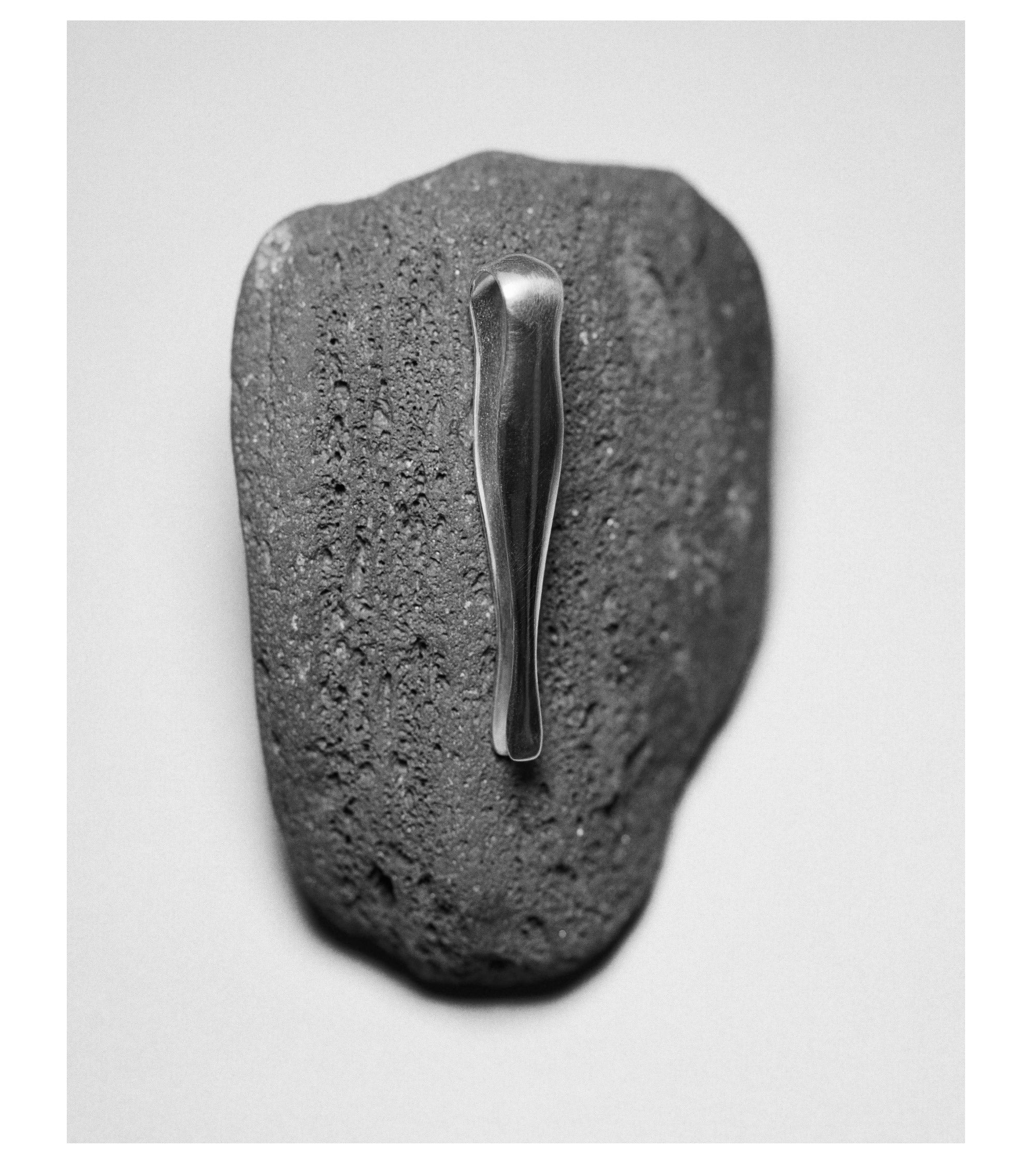 Oudine Tweezers _Handcrafted Luxury, Made by Master Artisans — For Your Most Personal Ritual