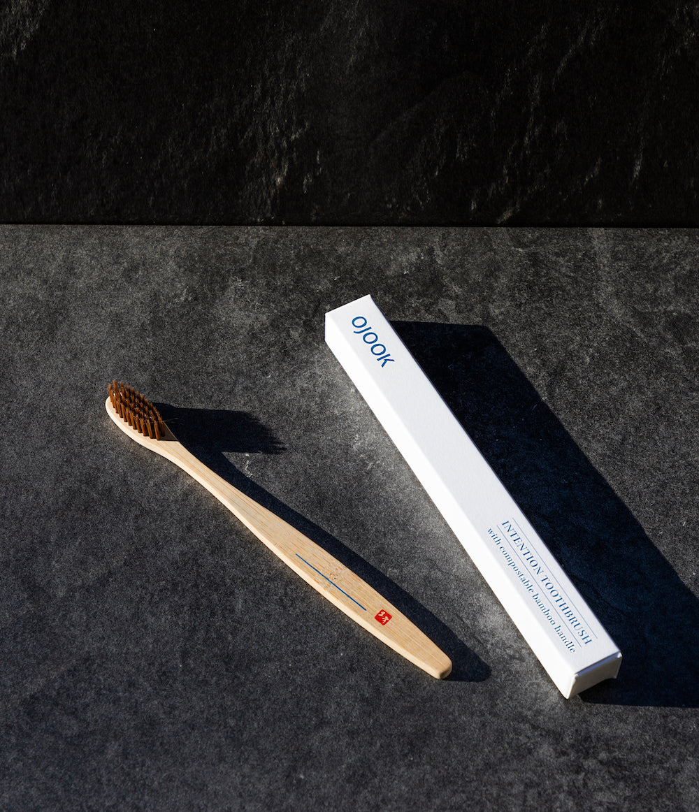 C_OJOOK_bamboo_toothbrush_for_mindfulness_exercise_2.jpg