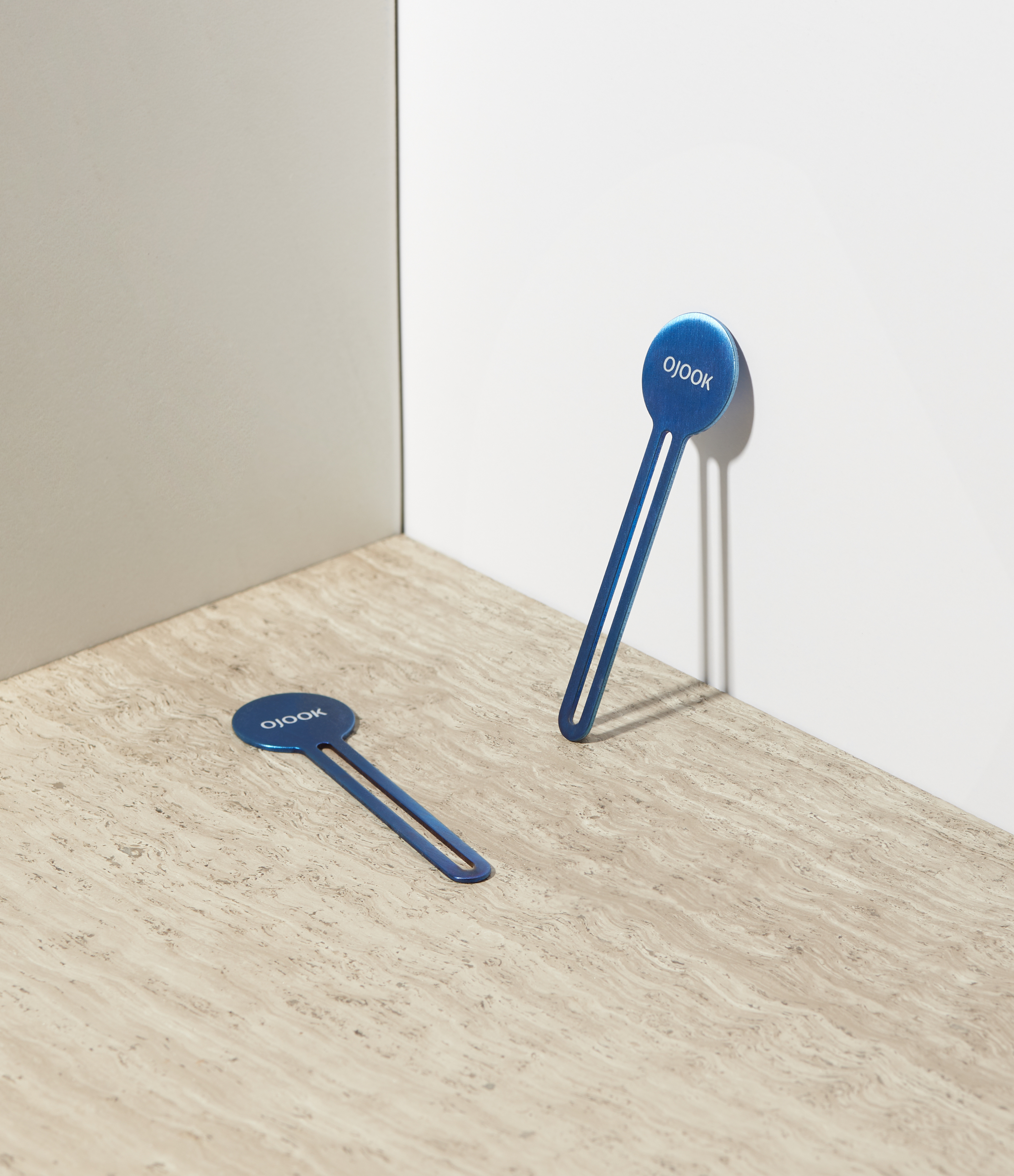 D_OJOOK_MetalTubeSqueezer_MetalKey_productphoto.png