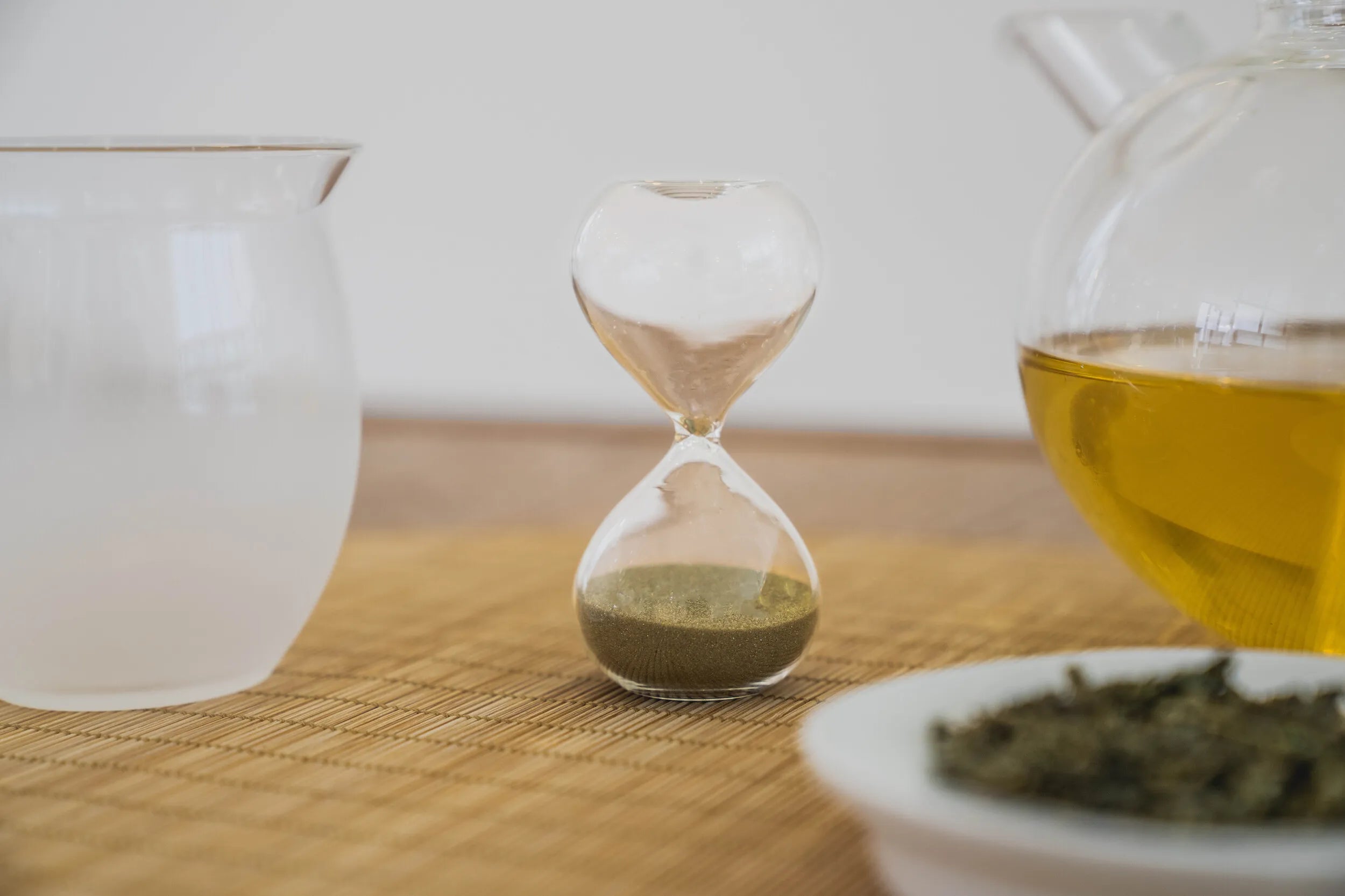 Hourglass_BlackGold_4.webp