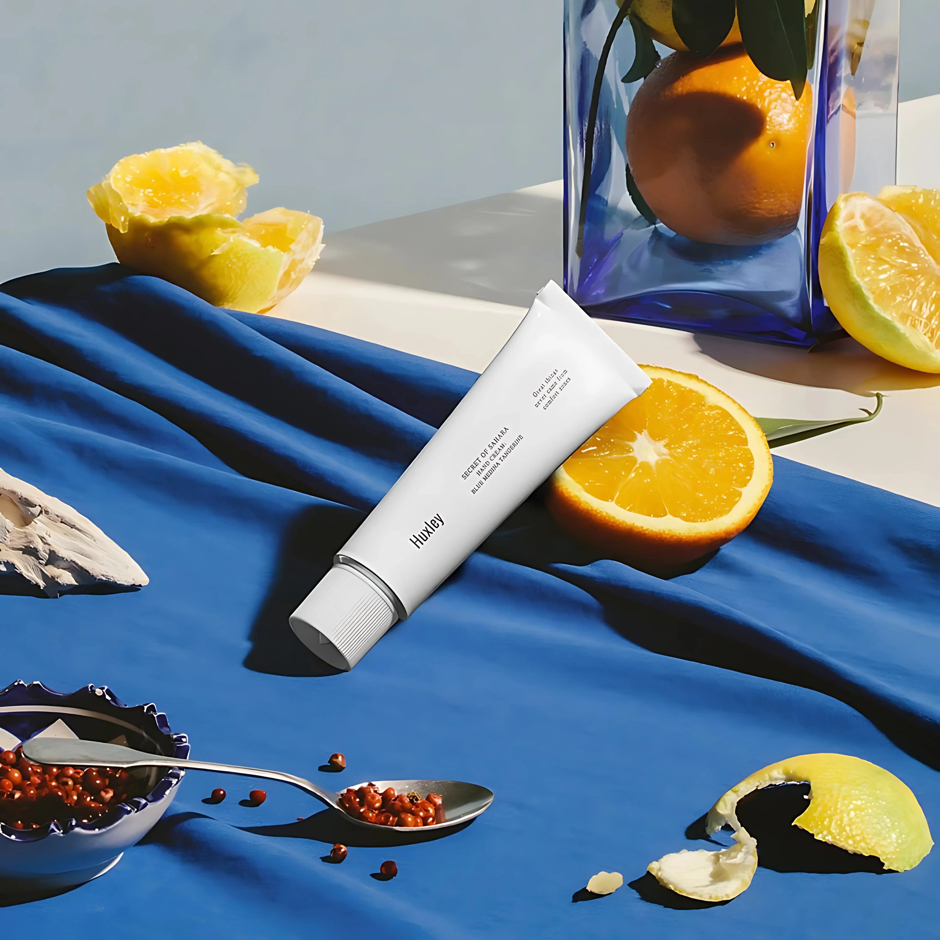 Huxley_hand_cream_blue_medina_tangerine_30ml_main_img-01.webp