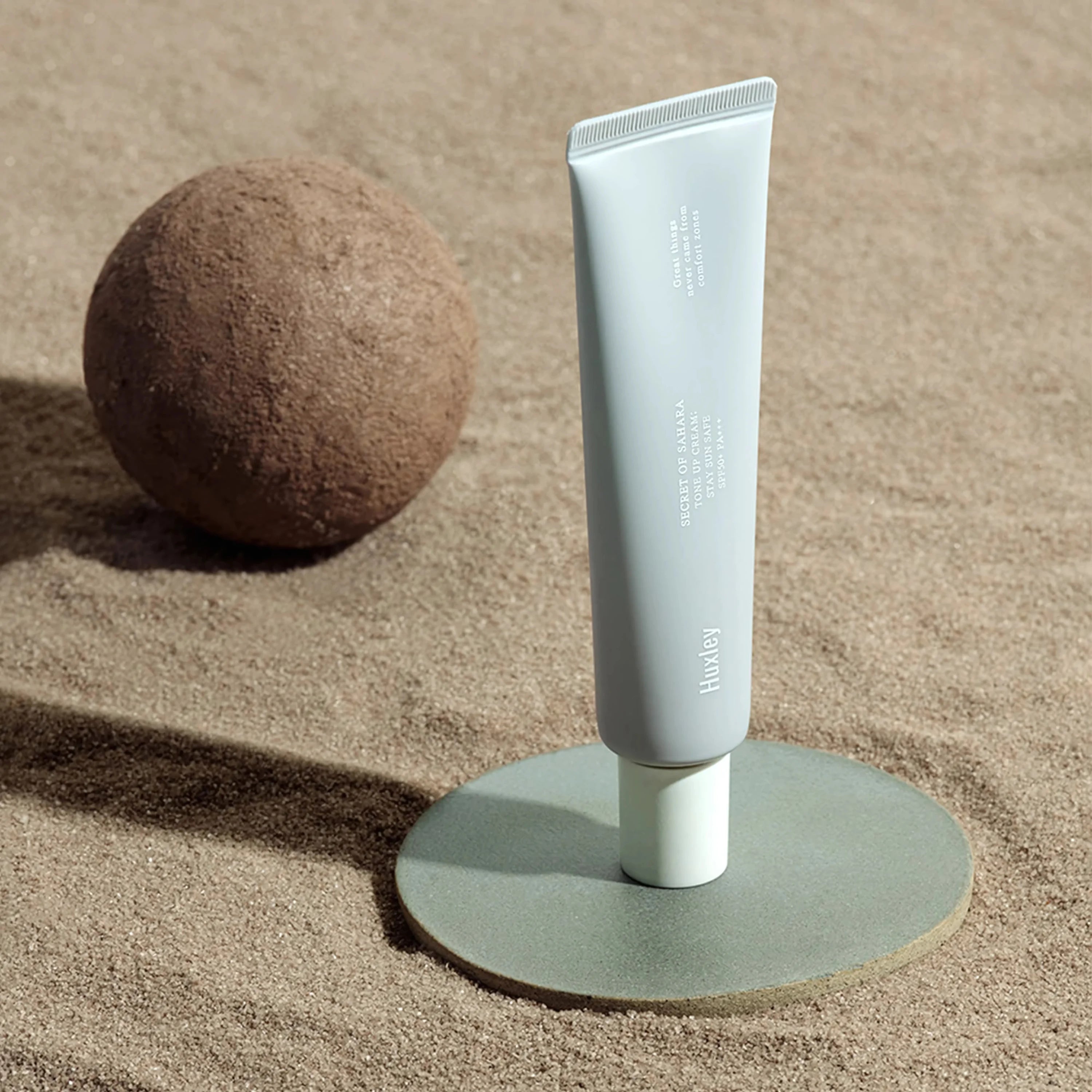 Huxley_stay_sun_safe_tone_up_cream_50ml_Main_img-02.webp