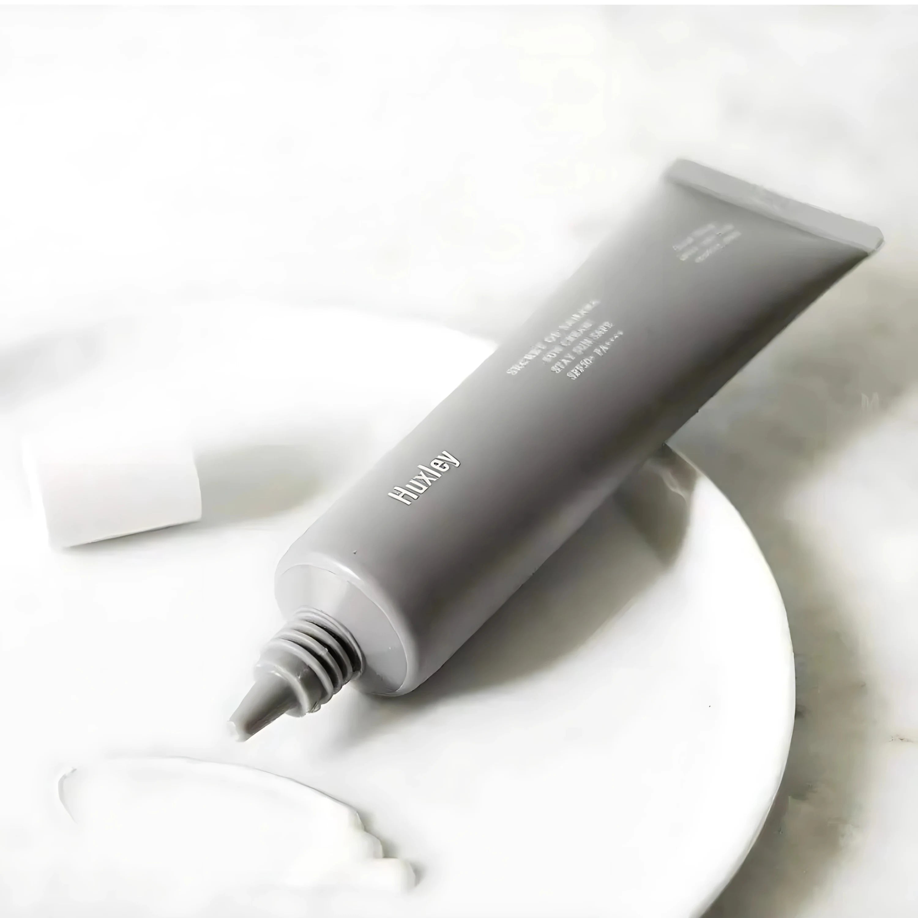Huxley_sun_cream_stay_sun_safe_50ml_spf_50_pa_Main_img-02.webp
