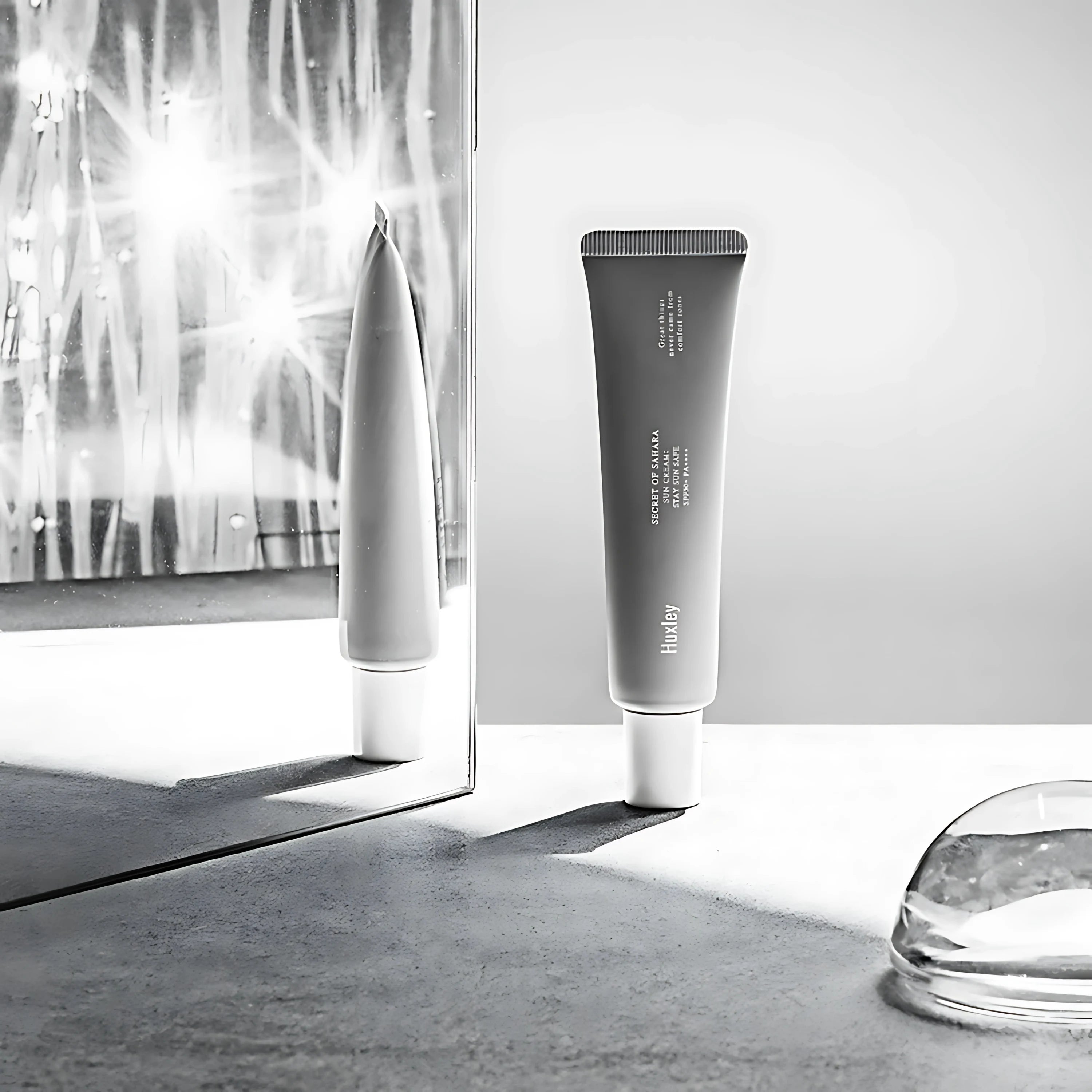 Huxley_sun_cream_stay_sun_safe_50ml_spf_50_pa_Main_img-04.webp