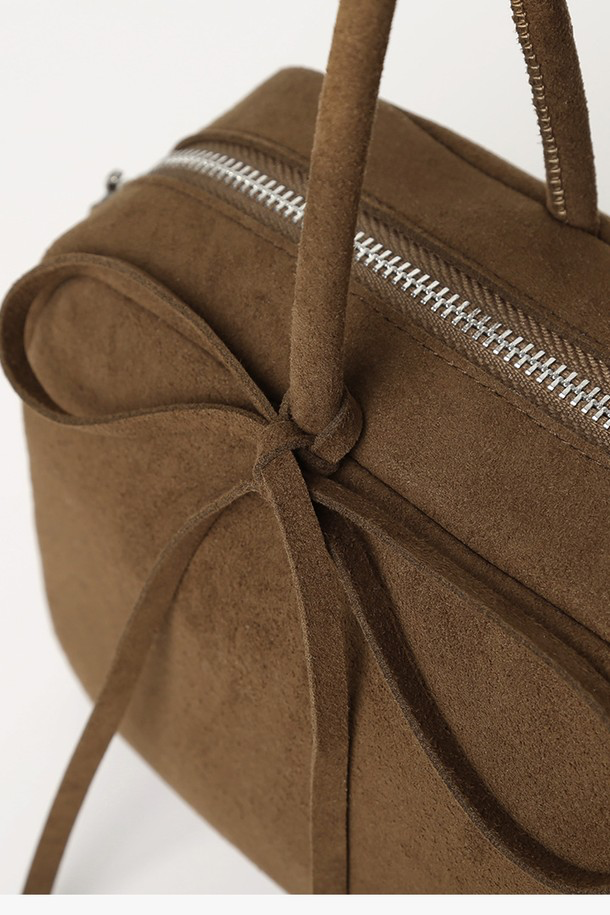 MELLOTORY win Baguette Suede Bag (Brown)