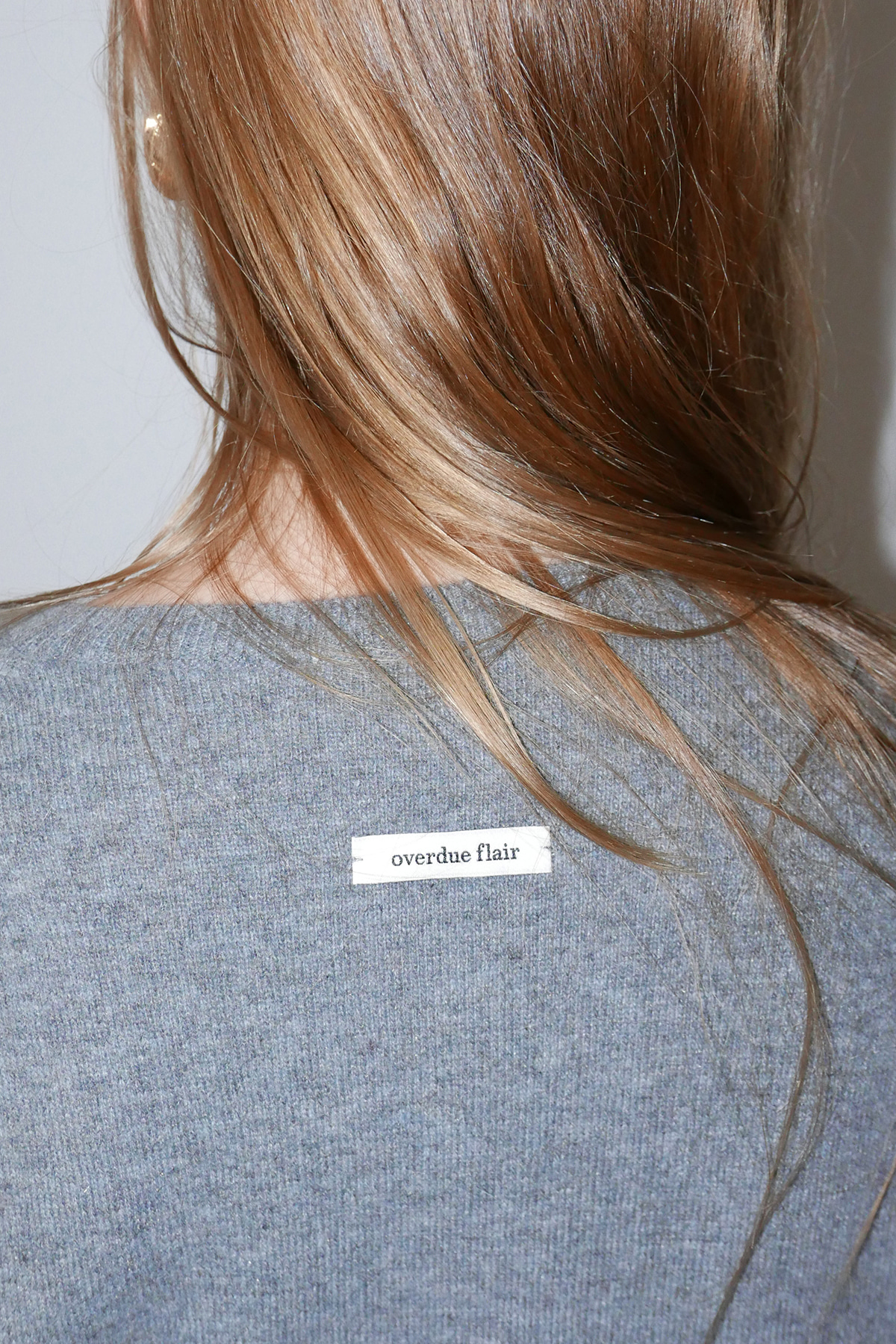 Overdue flair  RACCOON V-NECK KNIT_GREY_FW2025