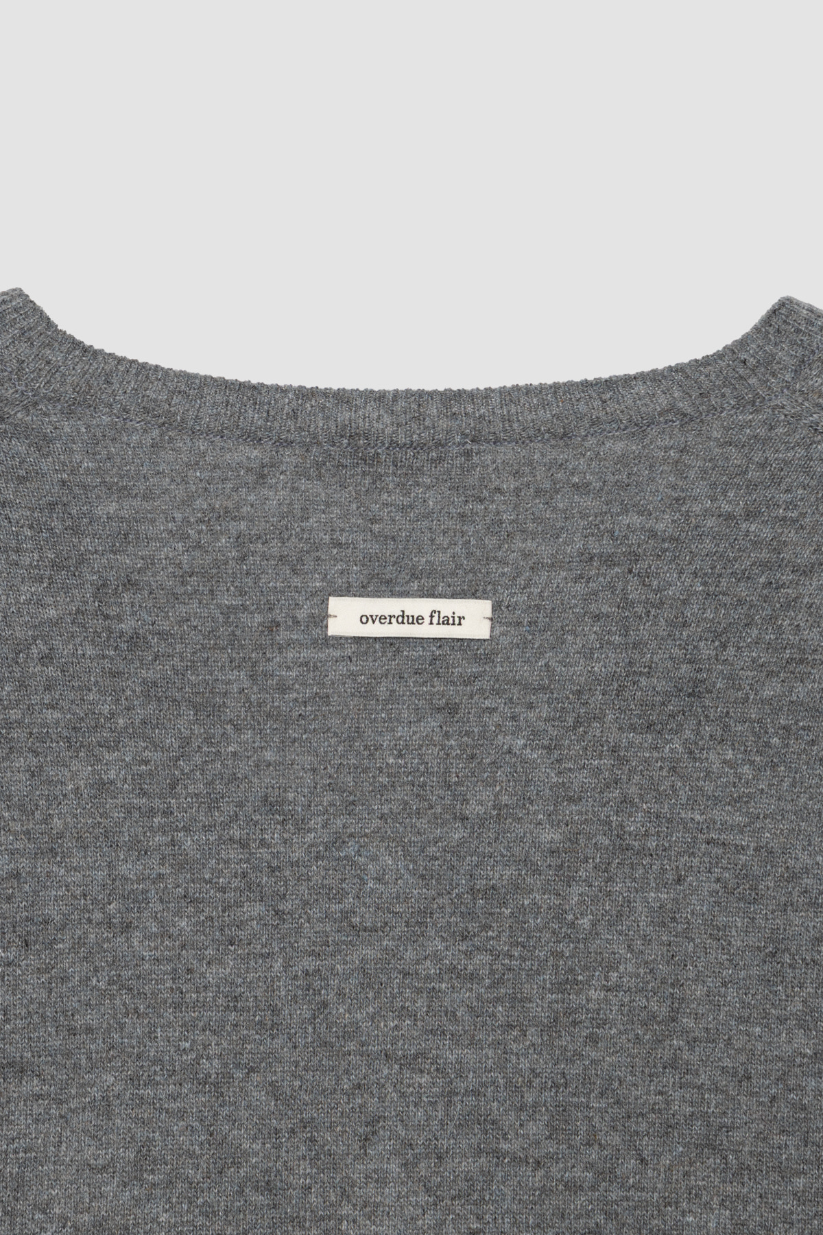 Overdue flair  RACCOON V-NECK KNIT_GREY_FW2025