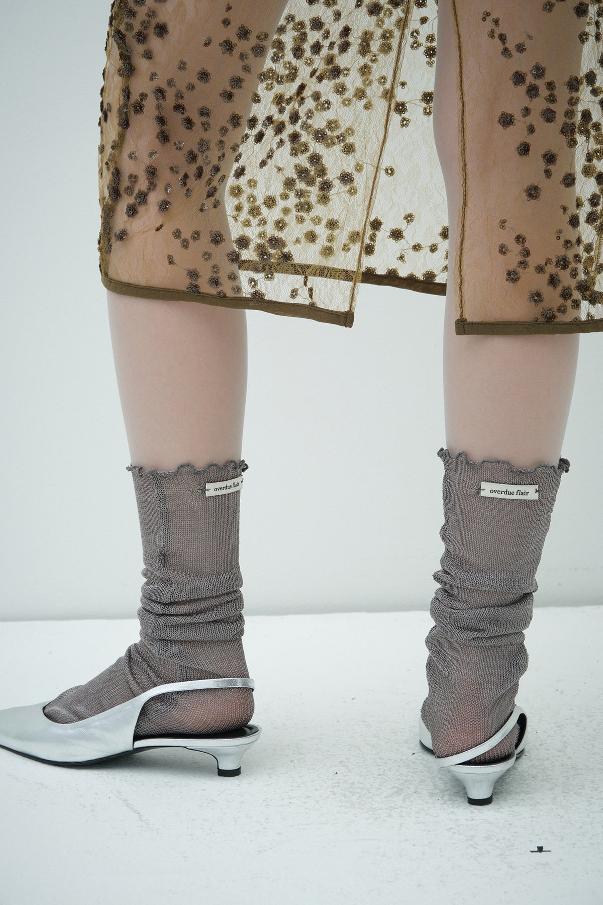 Overdue Flair  [EXCLUSIVE] OVERDUE KITTEN HEELED SLINGBACK_METALLIC SILVER_FW2025