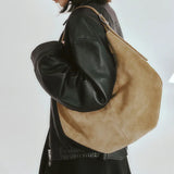 [Exclusive] MOSSY HOBO BAG (SUEDE SAND)_FW2025