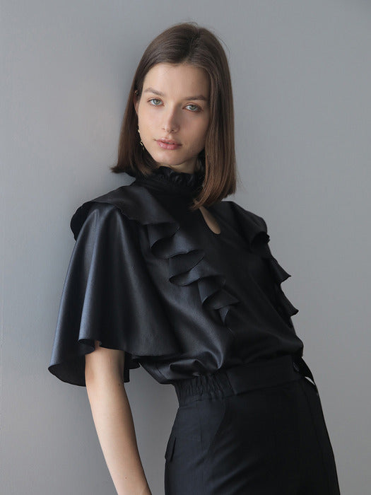 [Cahisienne] Loose-fit key holder neckline ruffle blouse_black_FW2025
