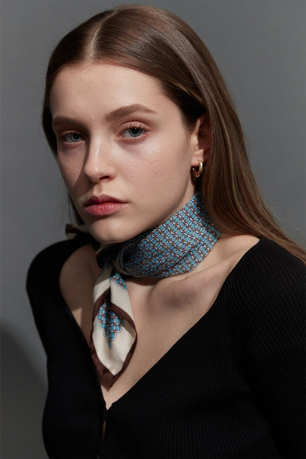 Reclow LVV Two-Tone Scarf 3 COLOR_FW2025