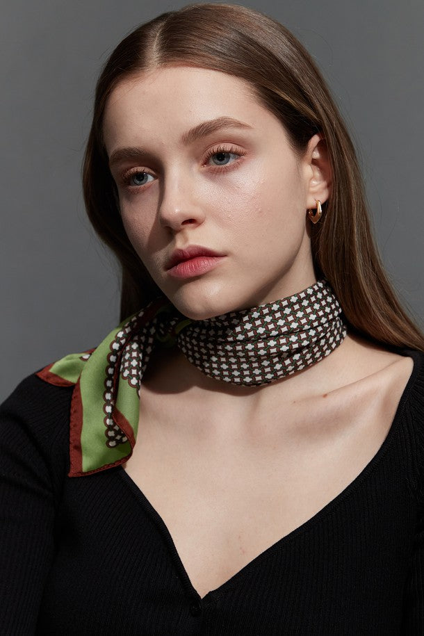 Reclow LVV Two-Tone Scarf 3 COLOR_FW2025