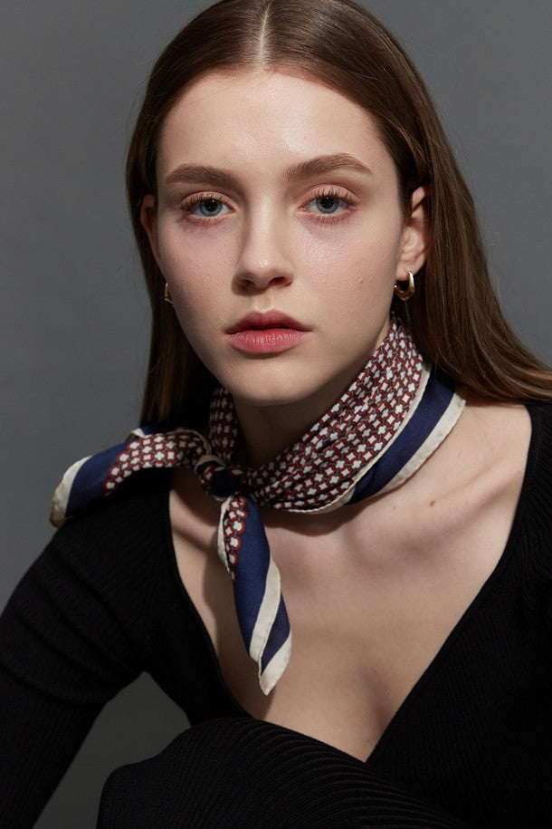 Reclow LVV Two-Tone Scarf 3 COLOR_FW2025