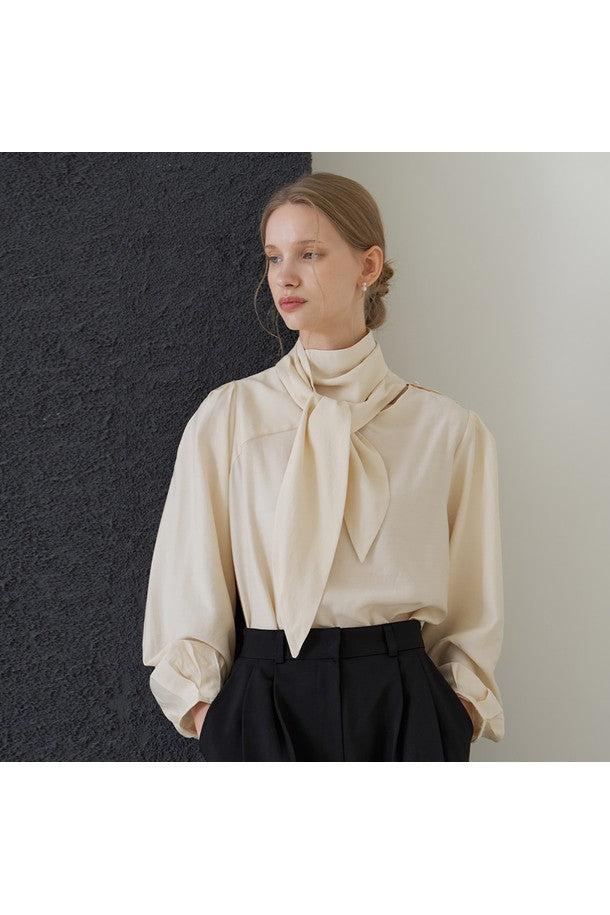 Moment Le Sore Scarf Long Sleeve Blouse Cream Beige_FW2025