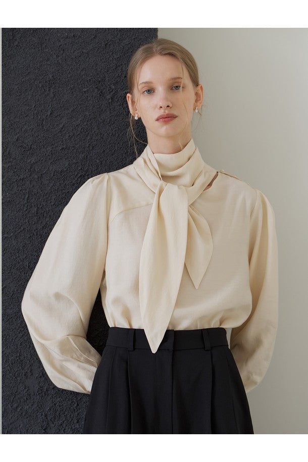 Moment Le Sore Scarf Long Sleeve Blouse Cream Beige_FW2025