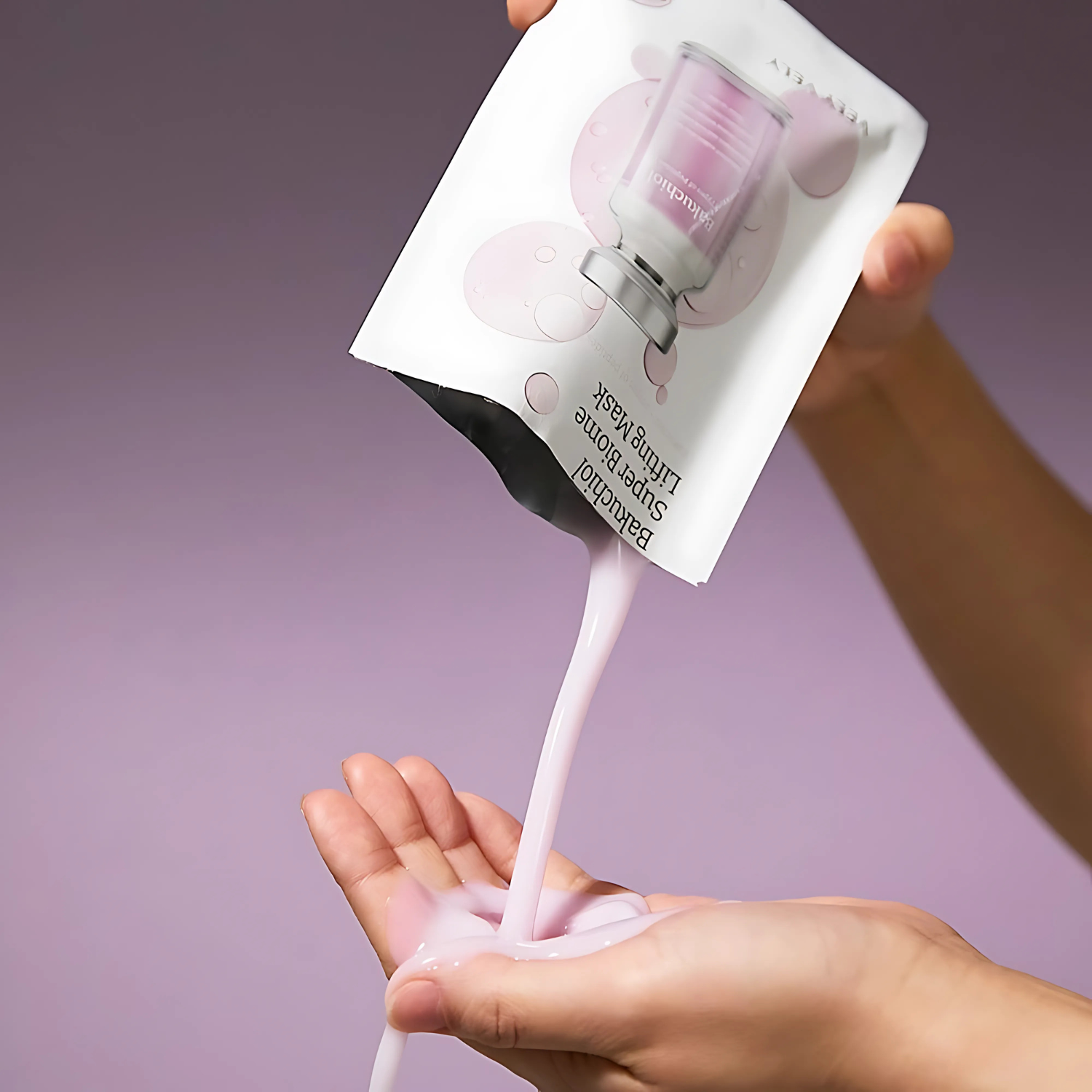 Model_Holding_VELY_VELY_Bakuchiol_Super_Biome_Lifting_Mask_20ml KBEAUTY X
