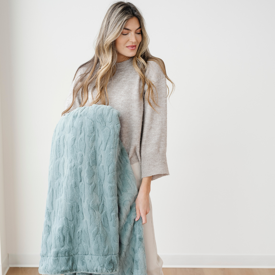 PATTERNED FAUX FUR THROW BLANKETS