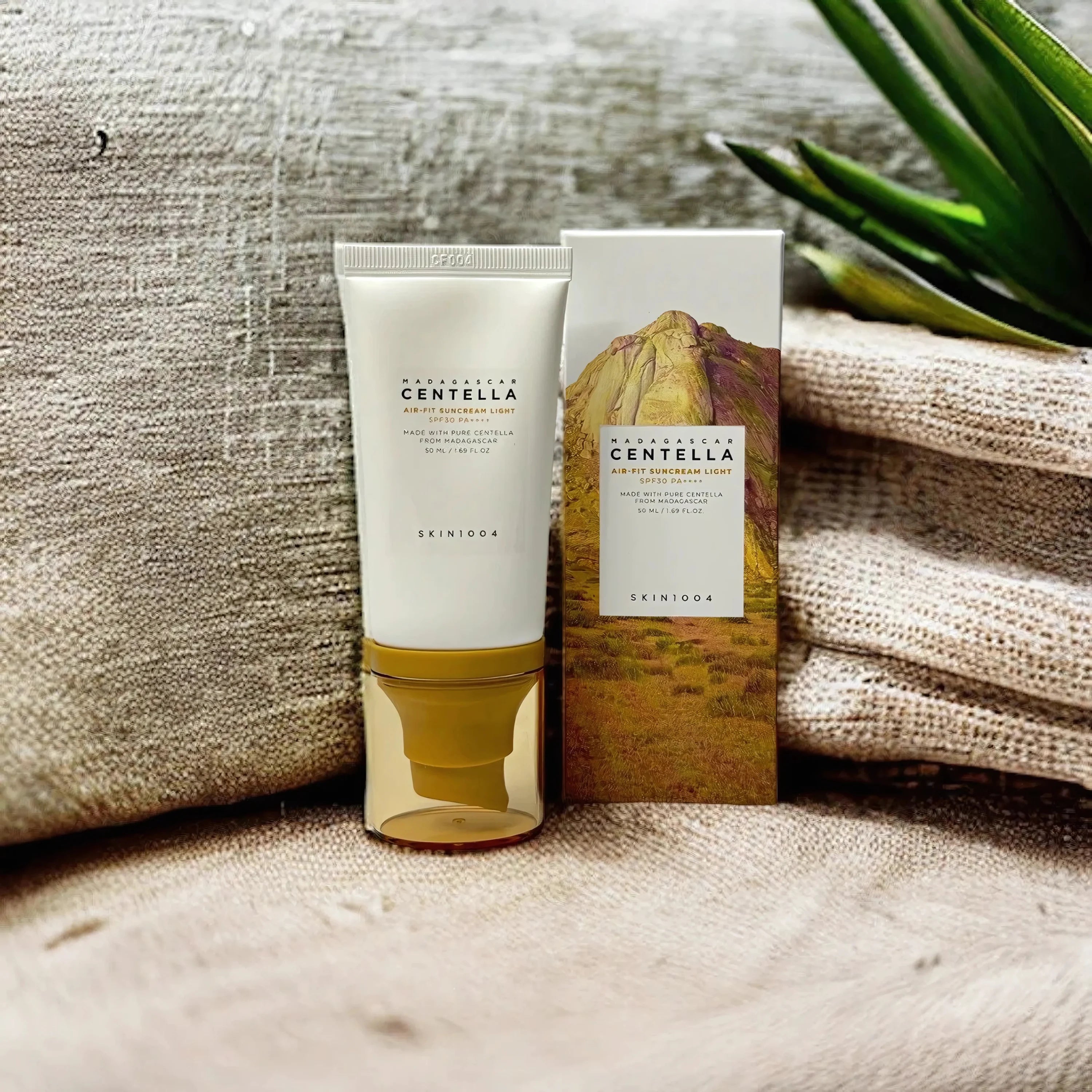 Skin1004_centella_air-fit_suncream_light_spf30_pa_50ml_main_img-02.webp