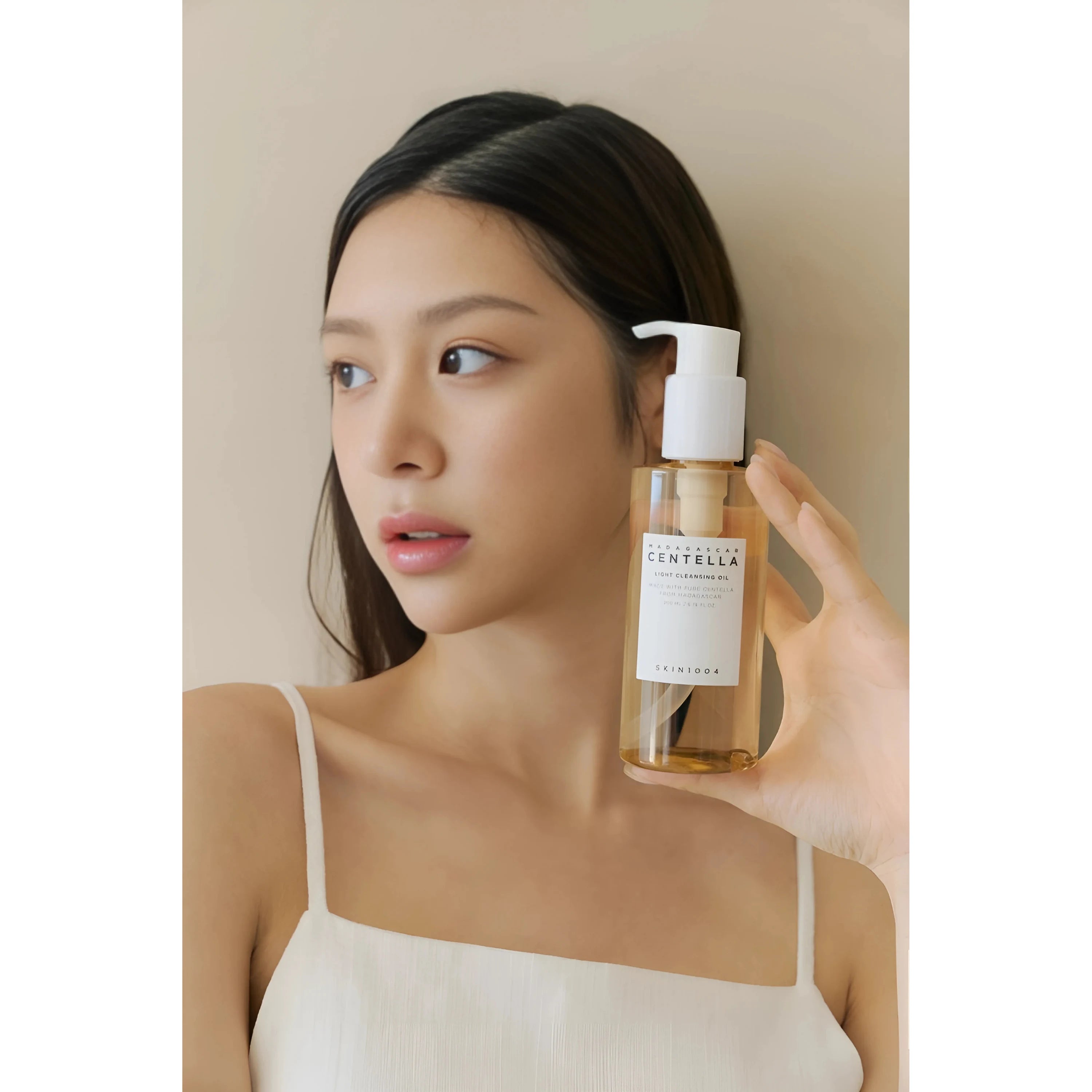 Skin1004_madagascar_centella_light_cleansing_oil_200ml_main_img-06.webp