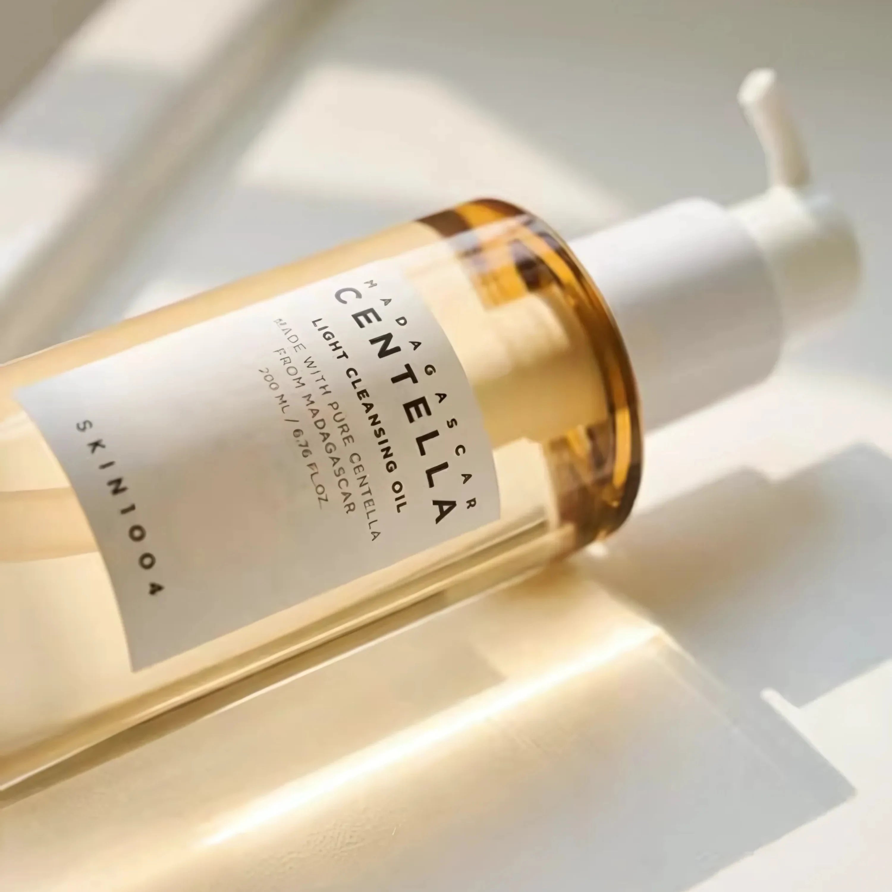 Skin1004_madagascar_centella_light_cleansing_oil_200ml_main_img-08.webp