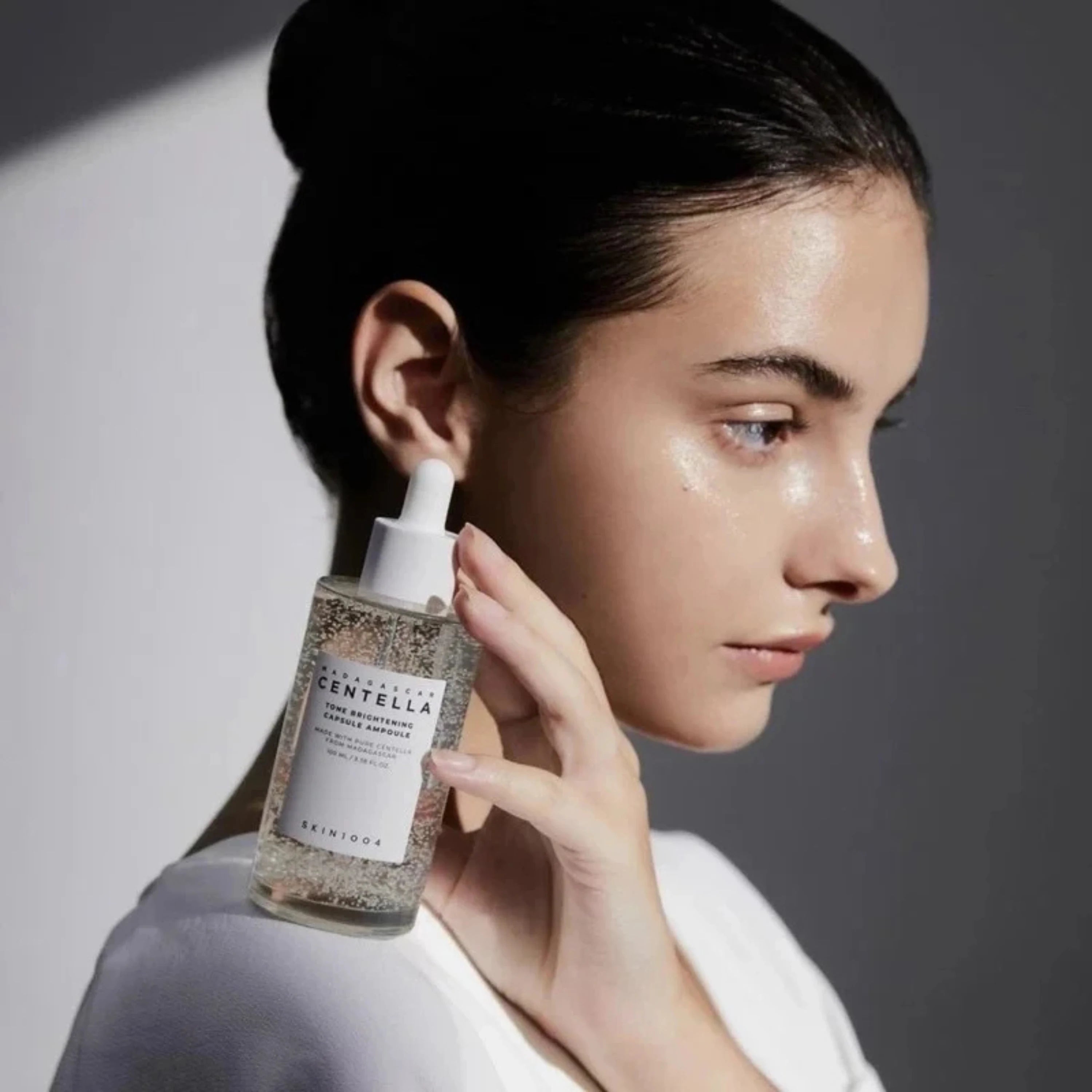 Skin1004_tone_brightening_capsule_ampoule_100ml_main_img-04.webp