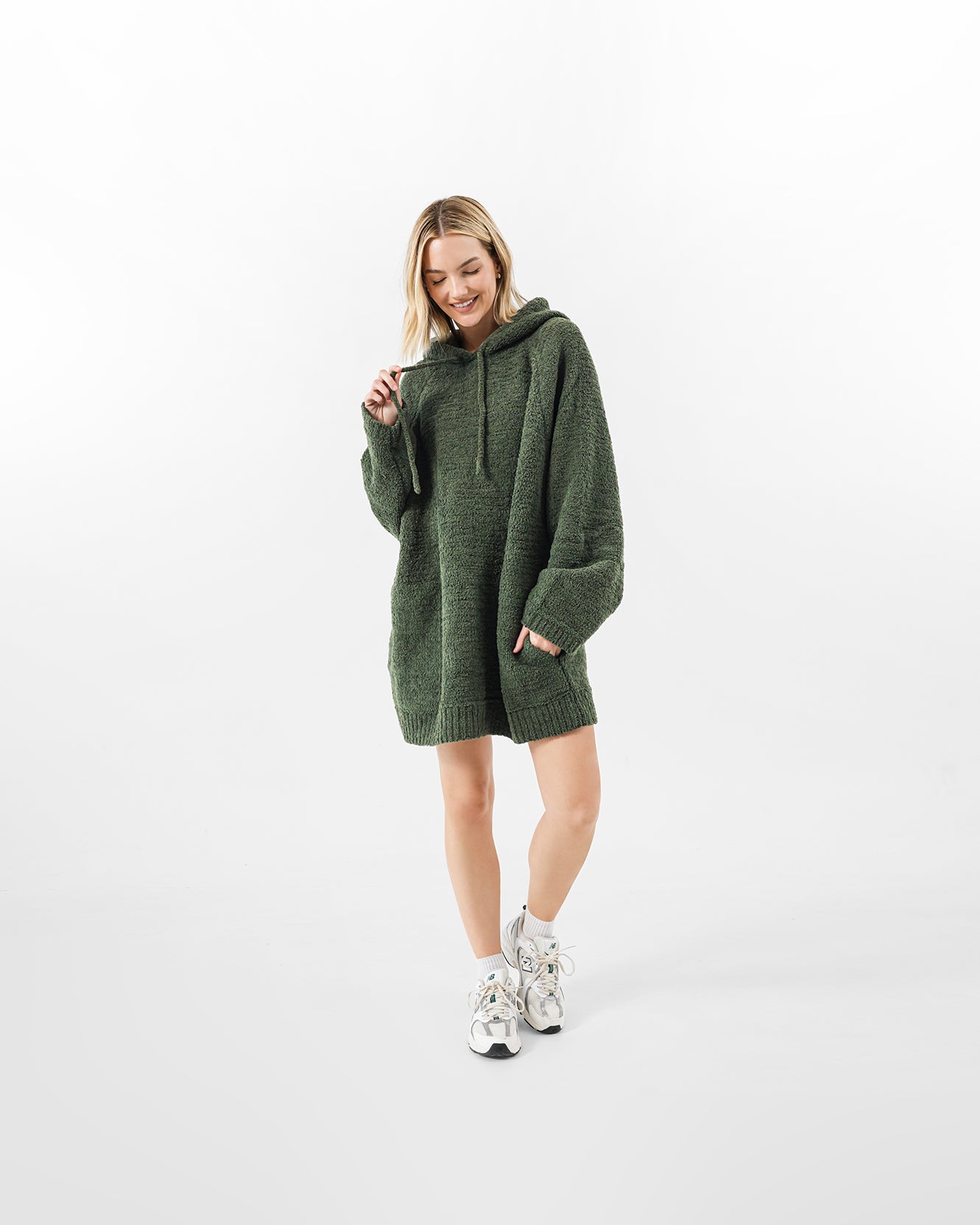 Sunday-Citizen_Snug-Blanket-Hoodie_Moss_1_2a369425-d4cb-4ee3-a30a-5df3c5598453.jpg