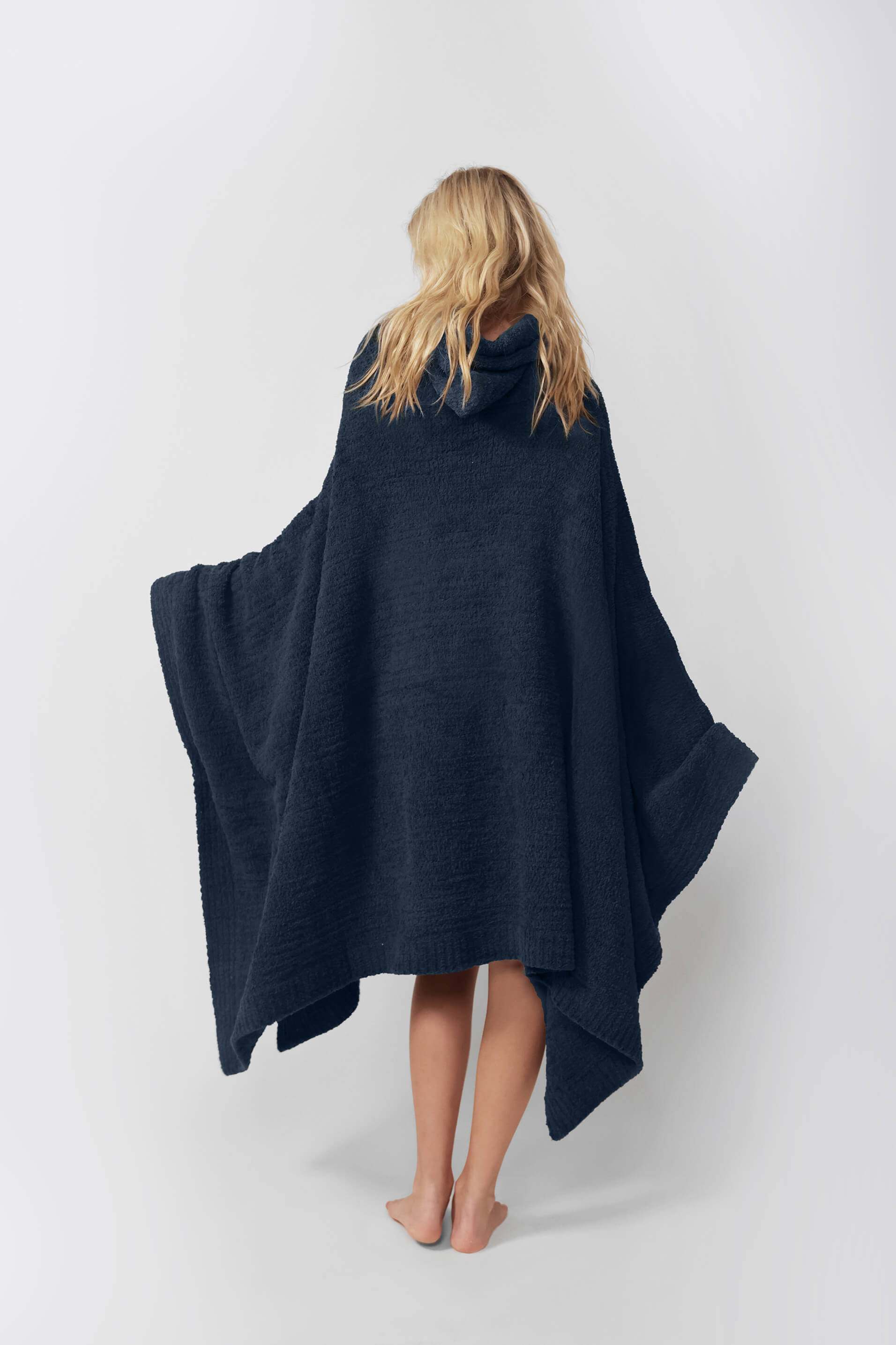 Sunday-Citizen_Snug-Hooded-Wearable-Blanket_Midnight_3.jpg