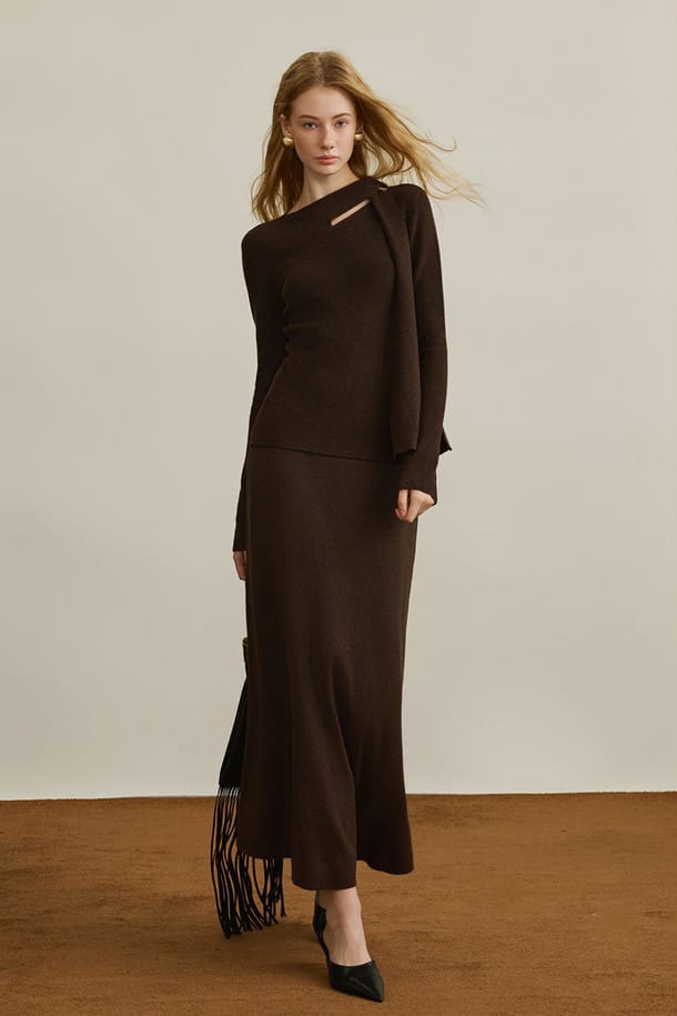 YYIAM Cut-out scarf collar knitted top_FW2025